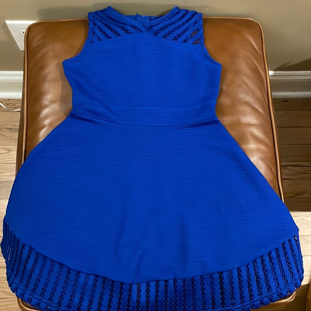 Girls size 7/8 blue dressy dress.  Fitted upper body and flair skirt midie dress